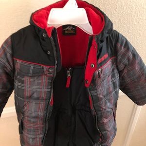 Toddler skiing jacket and overall. Size 4T